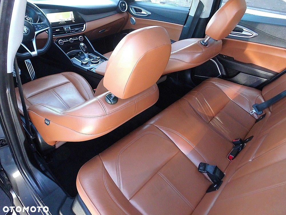 Alfa Romeo Giulia 2.2 AT8 Business - 16