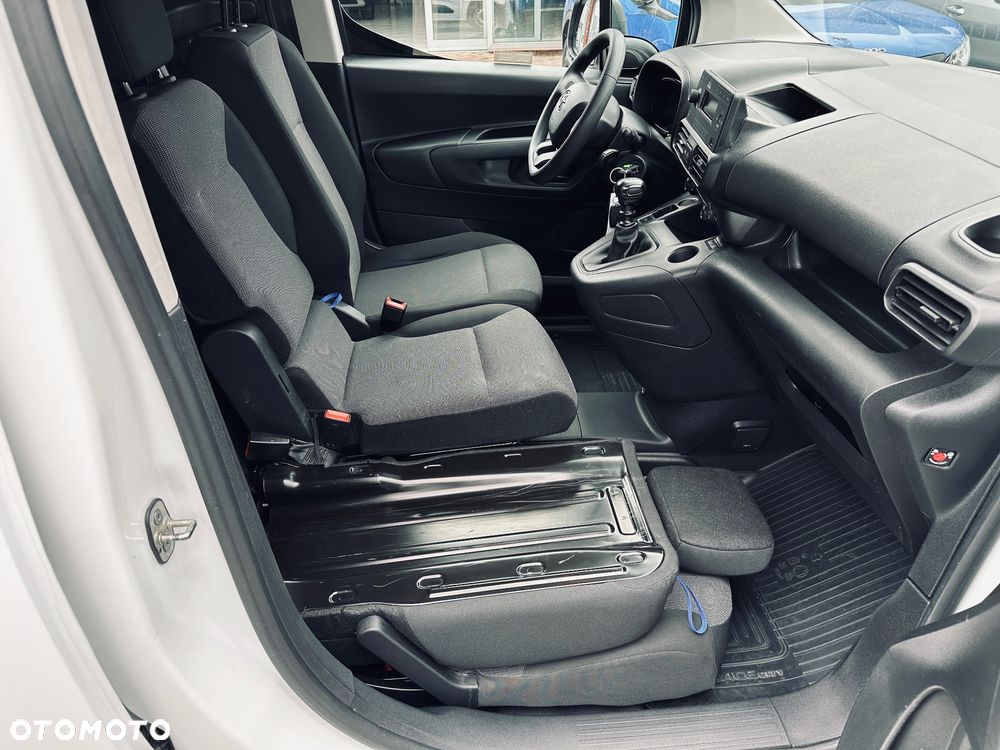 Toyota Proace City 1.5 D-4D 130KM 2,4t Active Long 130KM - 14