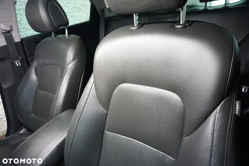 Hyundai Tucson 2.0 CRDi 4WD Automatik Style - 24