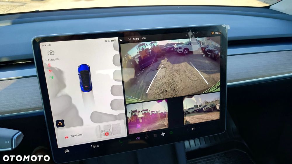 Tesla Model Y Long Range Dual Motor AWD - 13