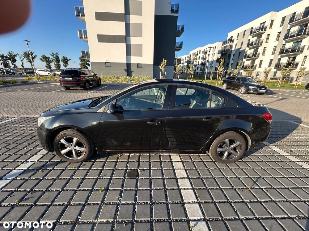 Chevrolet Cruze 1.6 Base - 3
