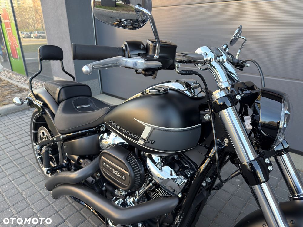 Harley-Davidson Softail Breakout - 18