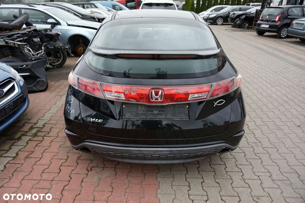 ZDERZAK TYLNY CIVIC VIII 5D HB B92P  CZARNY HONDA 2006-2010 - 1