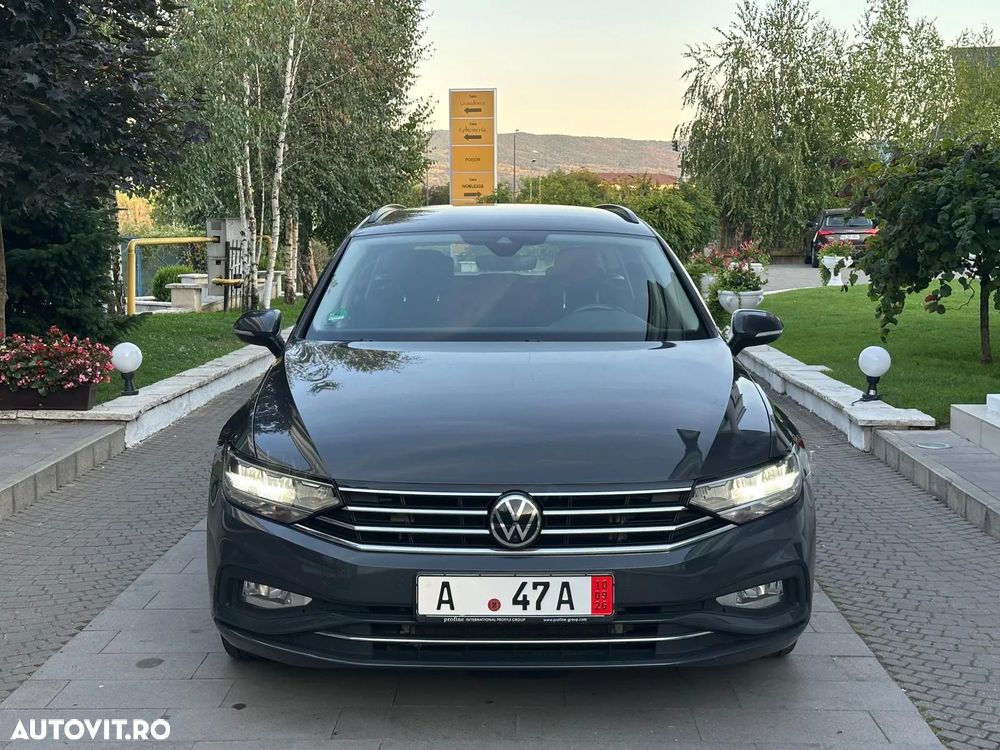 Volkswagen Passat - 11