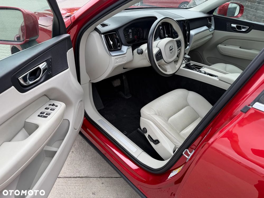 Volvo XC 60 T5 AWD Momentum - 8