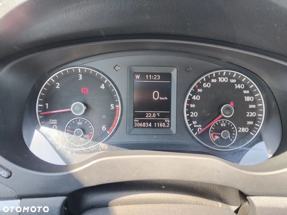 Volkswagen Jetta 2.0 TDI Highline - 11