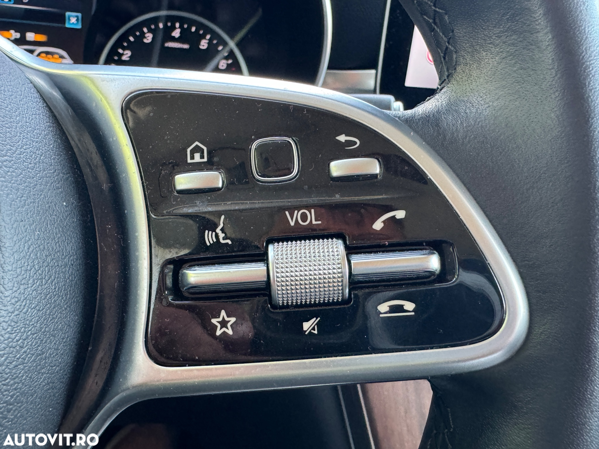 Mercedes-Benz GLC 300 e 4Matic 9G-TRONIC Exclusive - 27