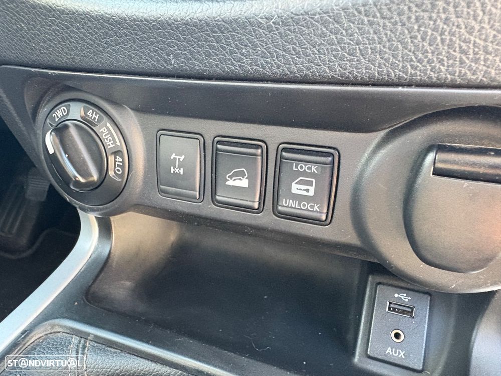 Nissan Navara 2.3 dCi CD 4WD N-Connecta Nav - 36