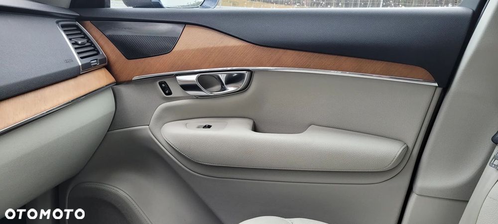 Volvo XC 90 T8 AWD Twin Engine Geartronic Inscription - 8