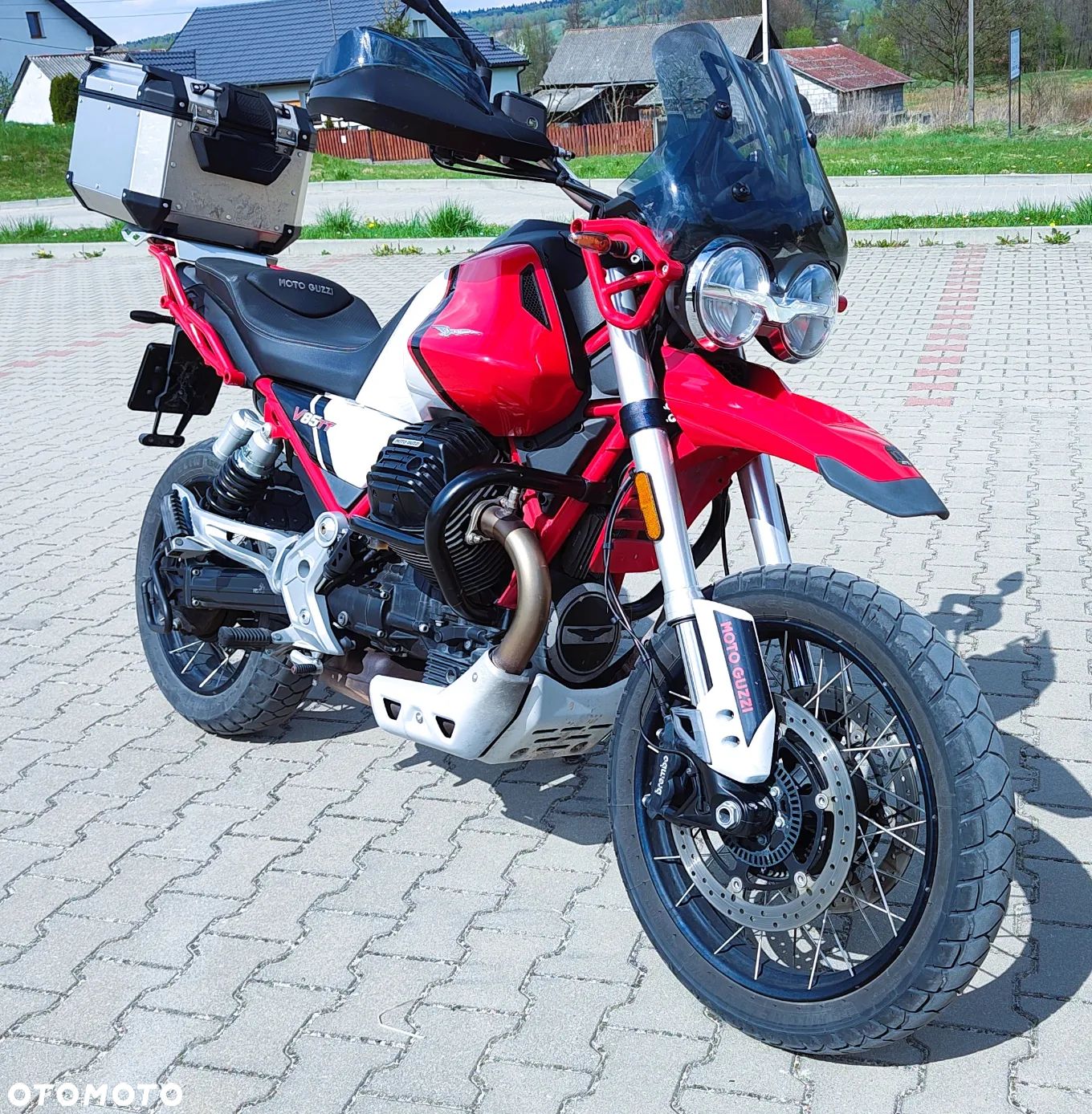 Moto Guzzi V85 - 1