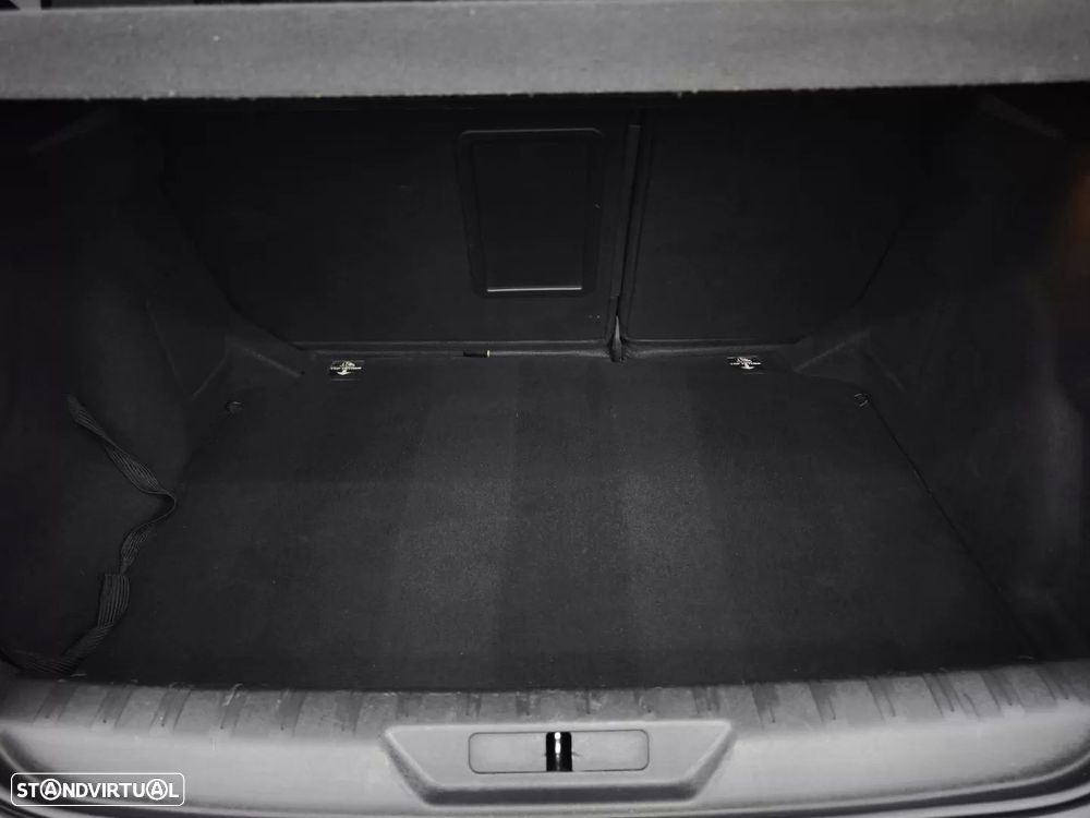 Peugeot 308 1.6 BlueHDi Allure J17 EAT6 — fotografia 17