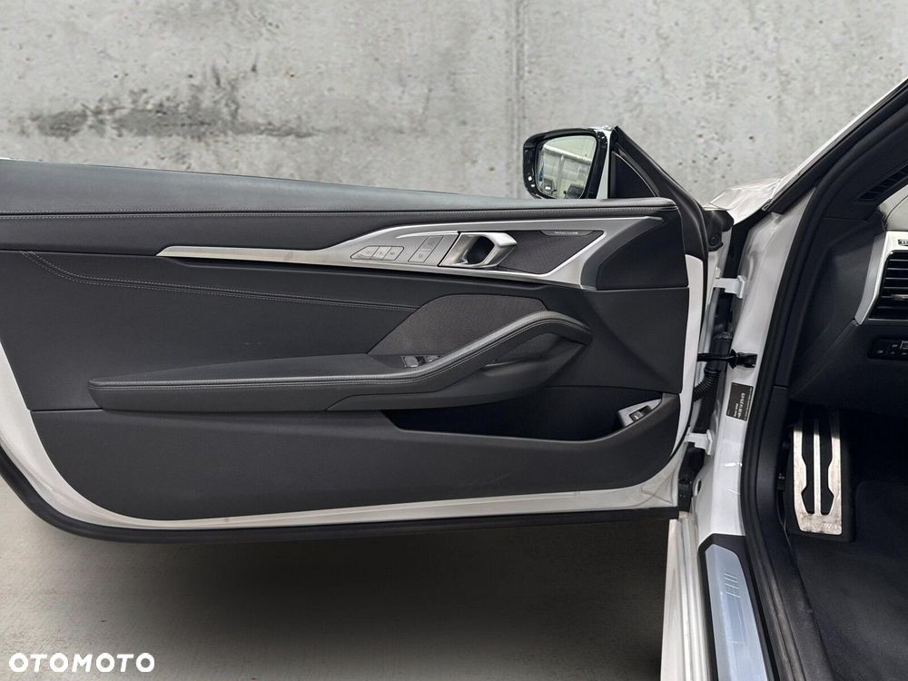 BMW Seria 8 840i - 12