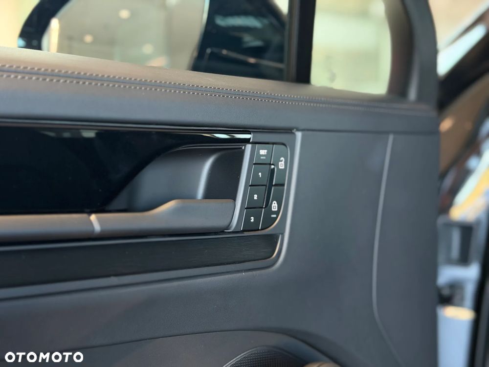 Porsche Cayenne E-Hybrid PHEV Black Edition - 15