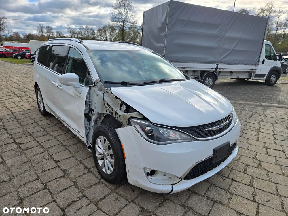 Chrysler Pacifica - 4