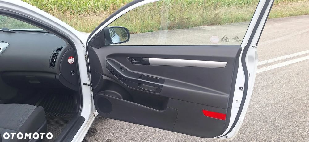 Kia Ceed 1.4 L - 9