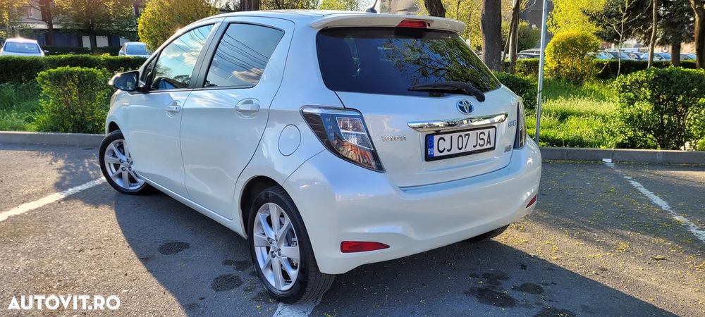 Toyota Yaris 1.5 VVT-i HSD Terra - 4