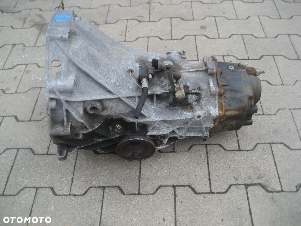 audi 100 c3 benzyna skrzynia biegów 4 biegowa symbol XR - 3