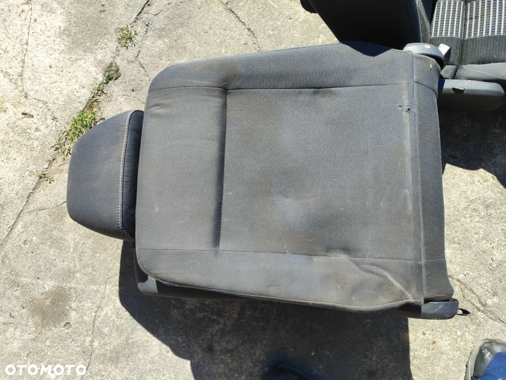 fotel przód x2 + fotel drugi rząd x3 + fotel trzeci rząd x2 plus mocowania boczki kpl. 7 osób do Vw Touran I 03-10r , komplet z foto - 9