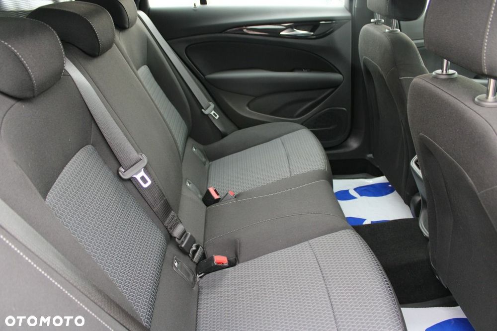 Opel Insignia - 17