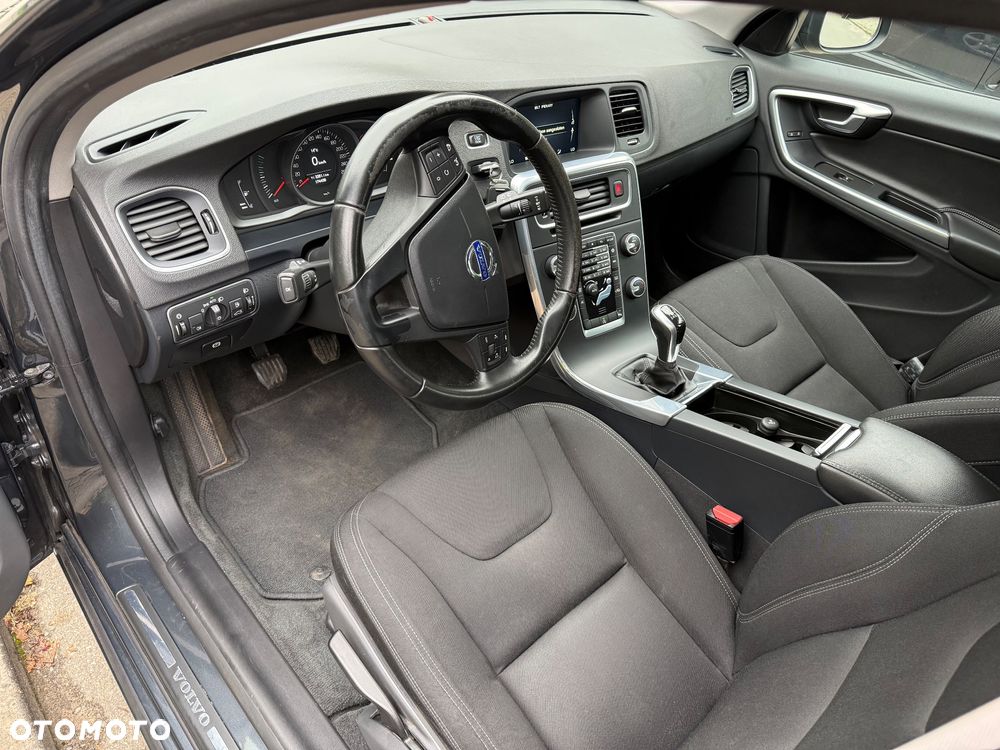 Volvo V60 D2 Momentum - 22