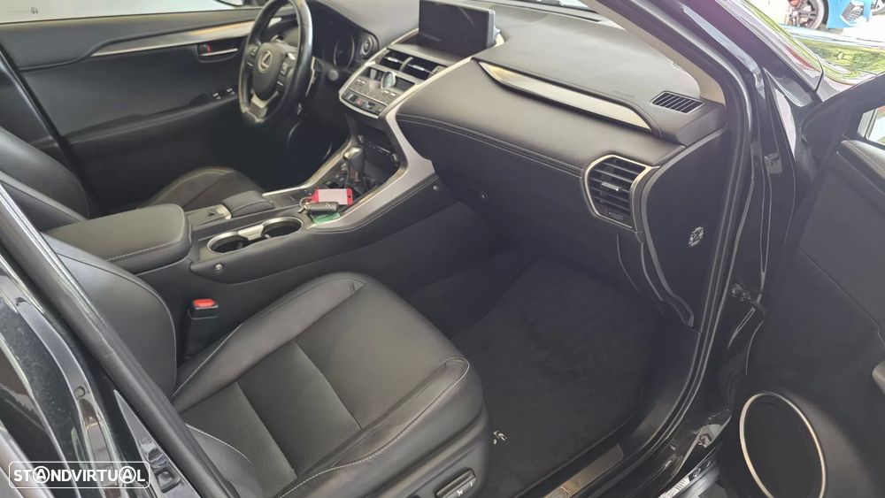 Lexus NX 300h Executive - 59