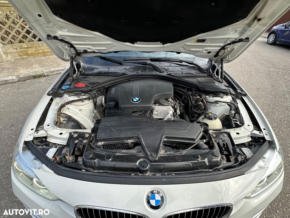 BMW Seria 3 320i xDrive AT - 11