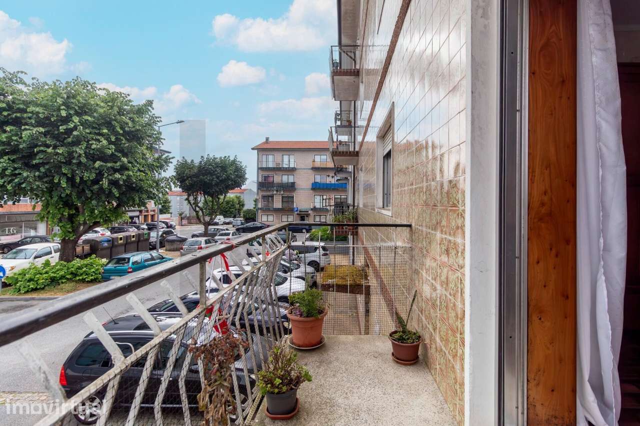 Apartamento T3 com Excelente Luminosidade e Potencial de Valorização e - Grande imagem: 4/33