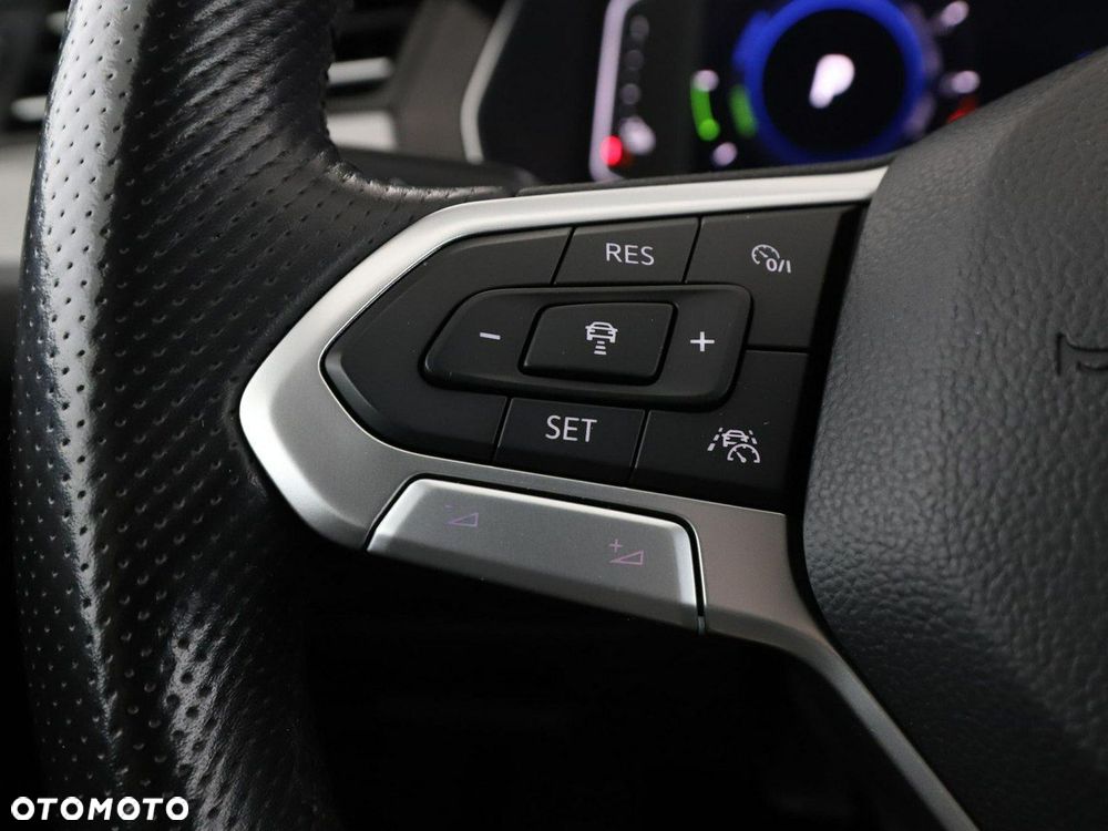 Volkswagen Passat - 33