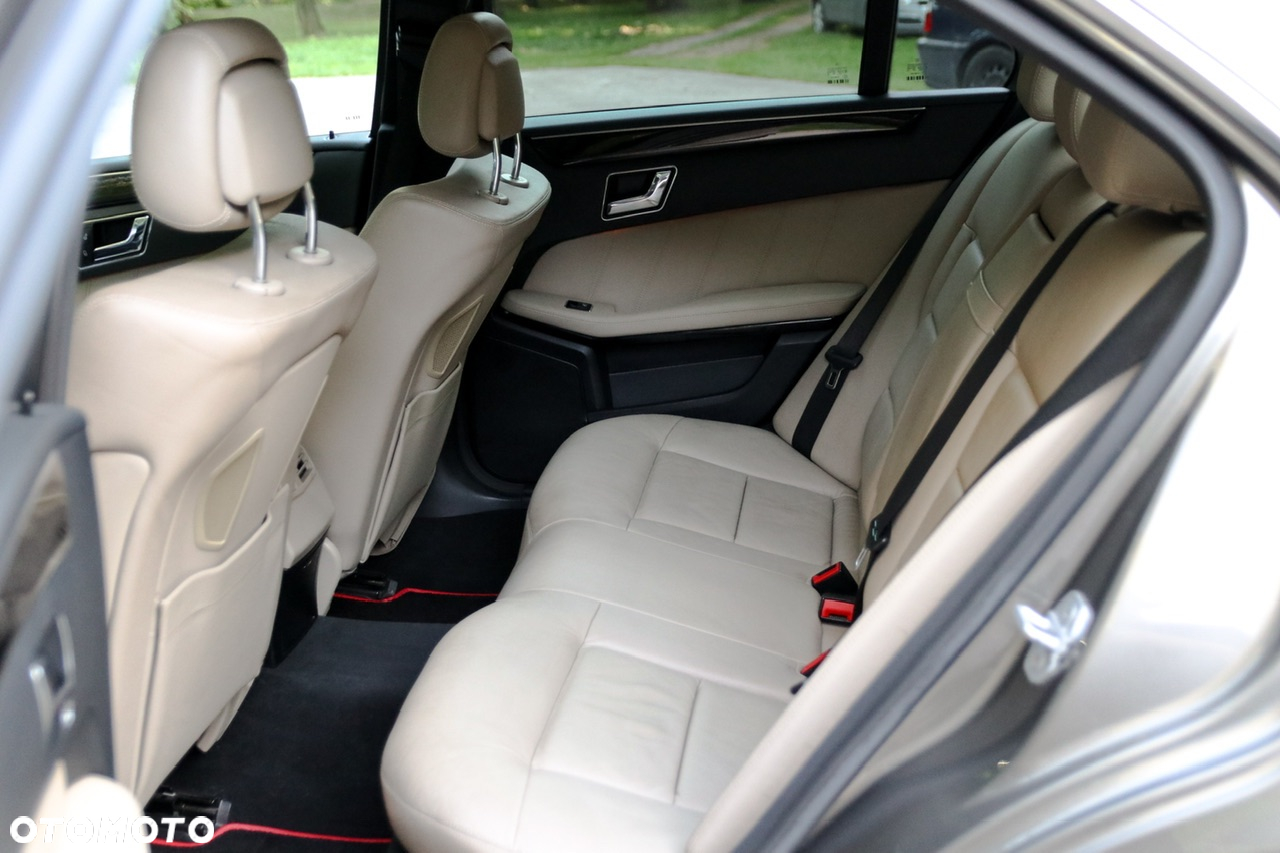 Mercedes-Benz Klasa E 350 T CDI DPF 4Matic BlueEFFICIENCY 7G-TRONIC Avantgarde - 25