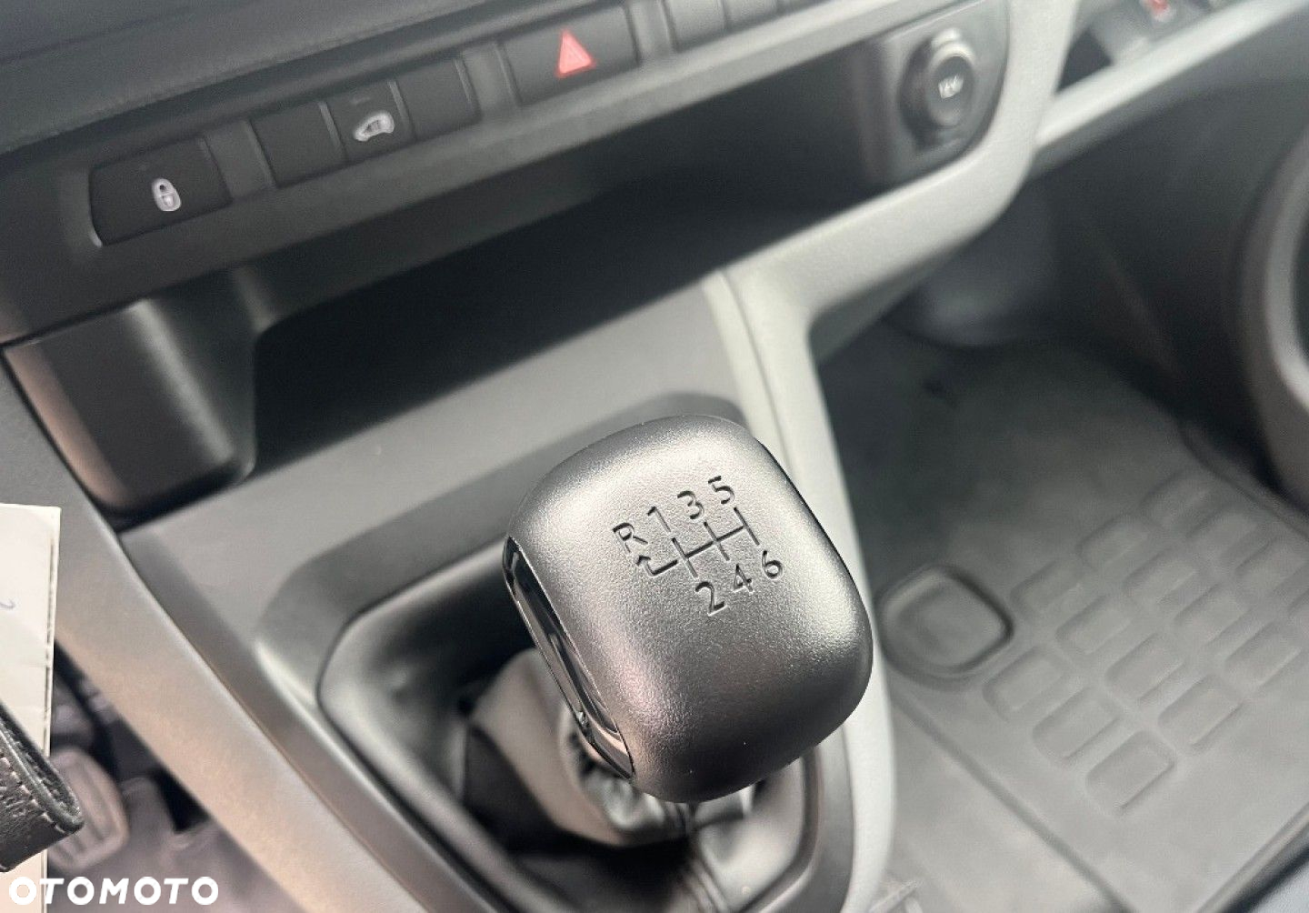 Opel VIVARO - 25