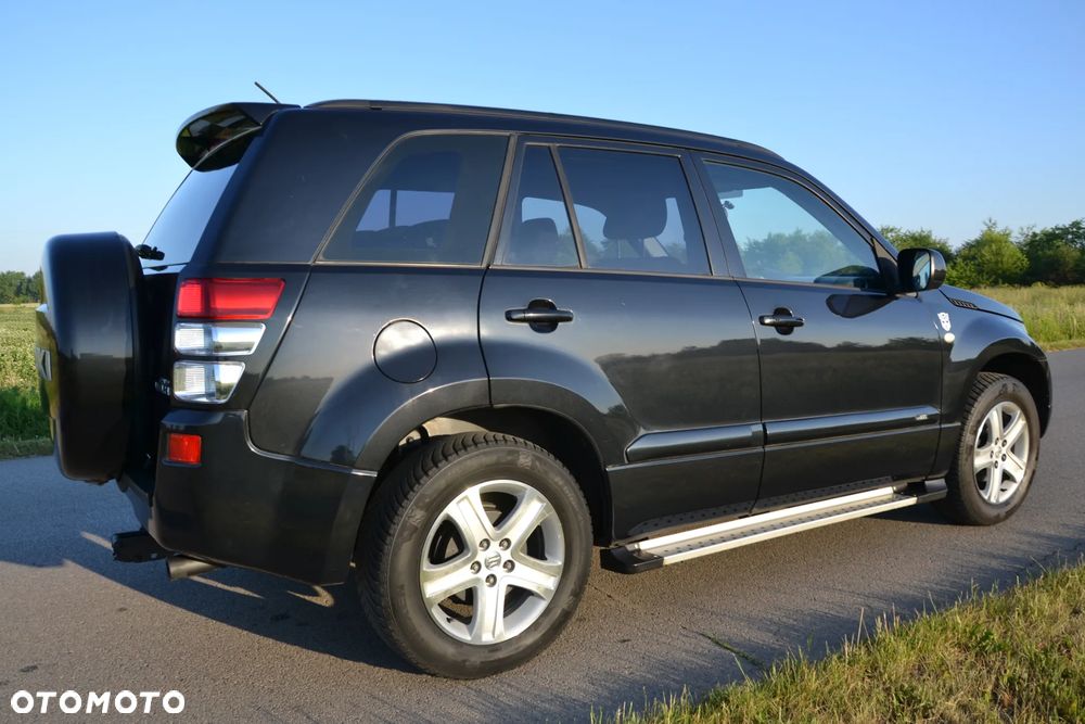 Suzuki Grand Vitara 2.0 De luxe - 27