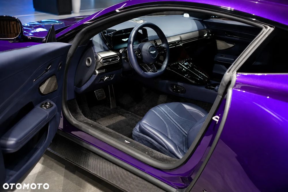 Aston Martin Vantage - 8