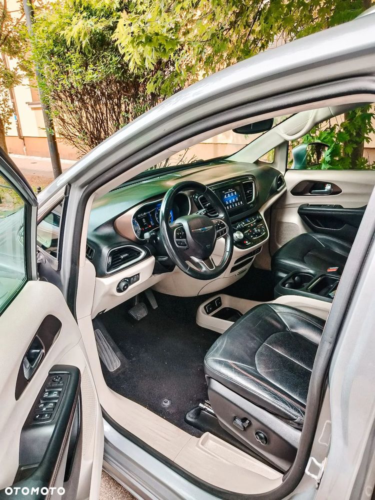 Chrysler Pacifica - 4