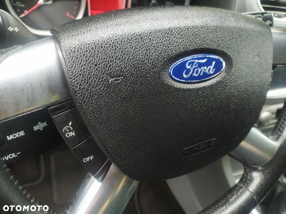 Ford Focus ver-1-6-16v-titanium - 13