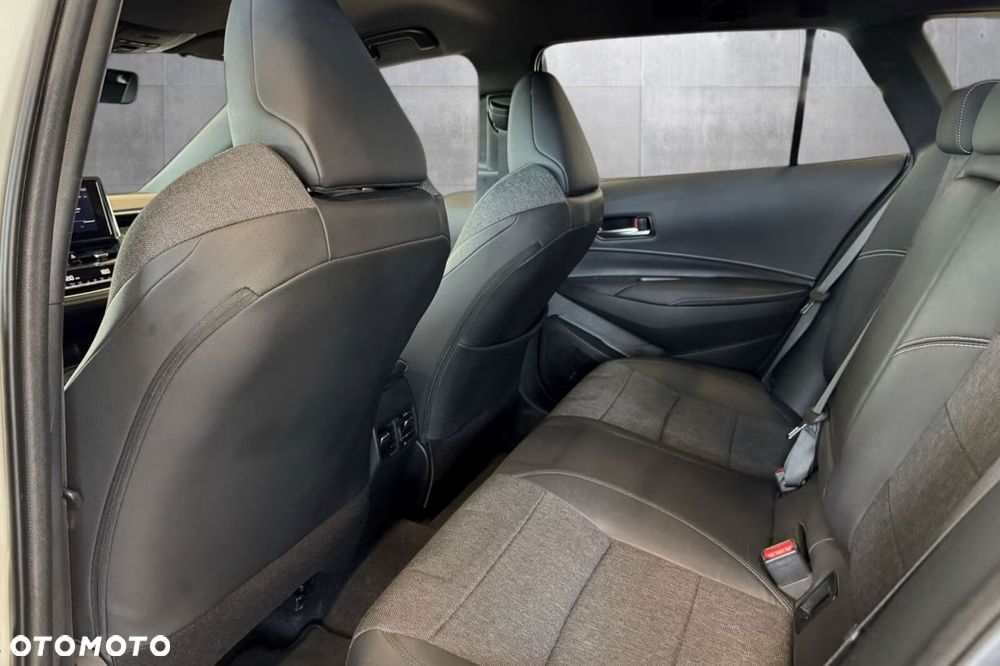 Toyota Corolla 1.8 Hybrid Active - 24