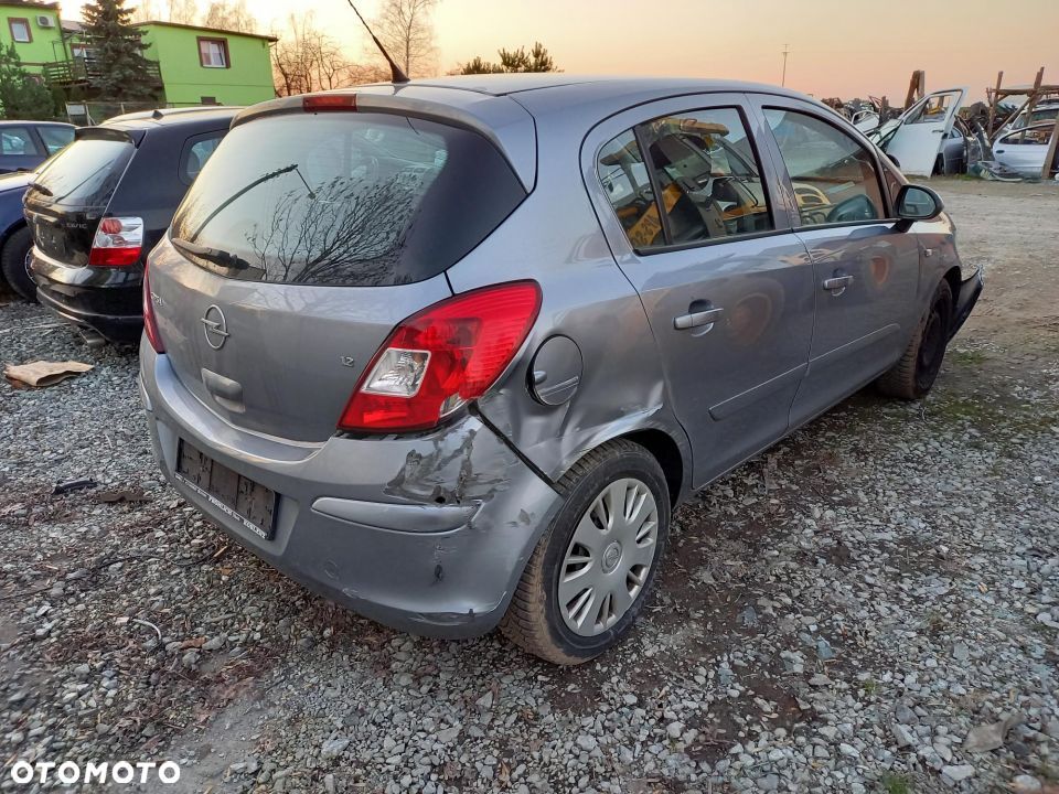Części Opel Corsa D 1.2 benzyna 04r. 5 drzwi - 2