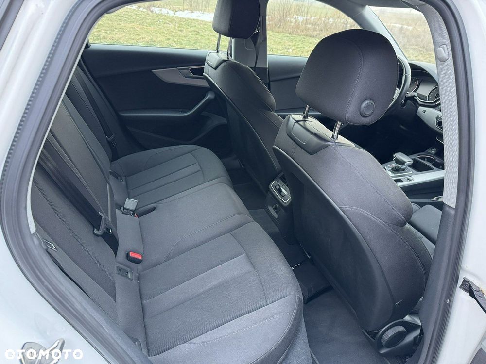 Audi A4 Limousine - 13