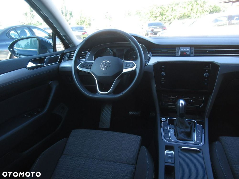 Volkswagen Passat - 12