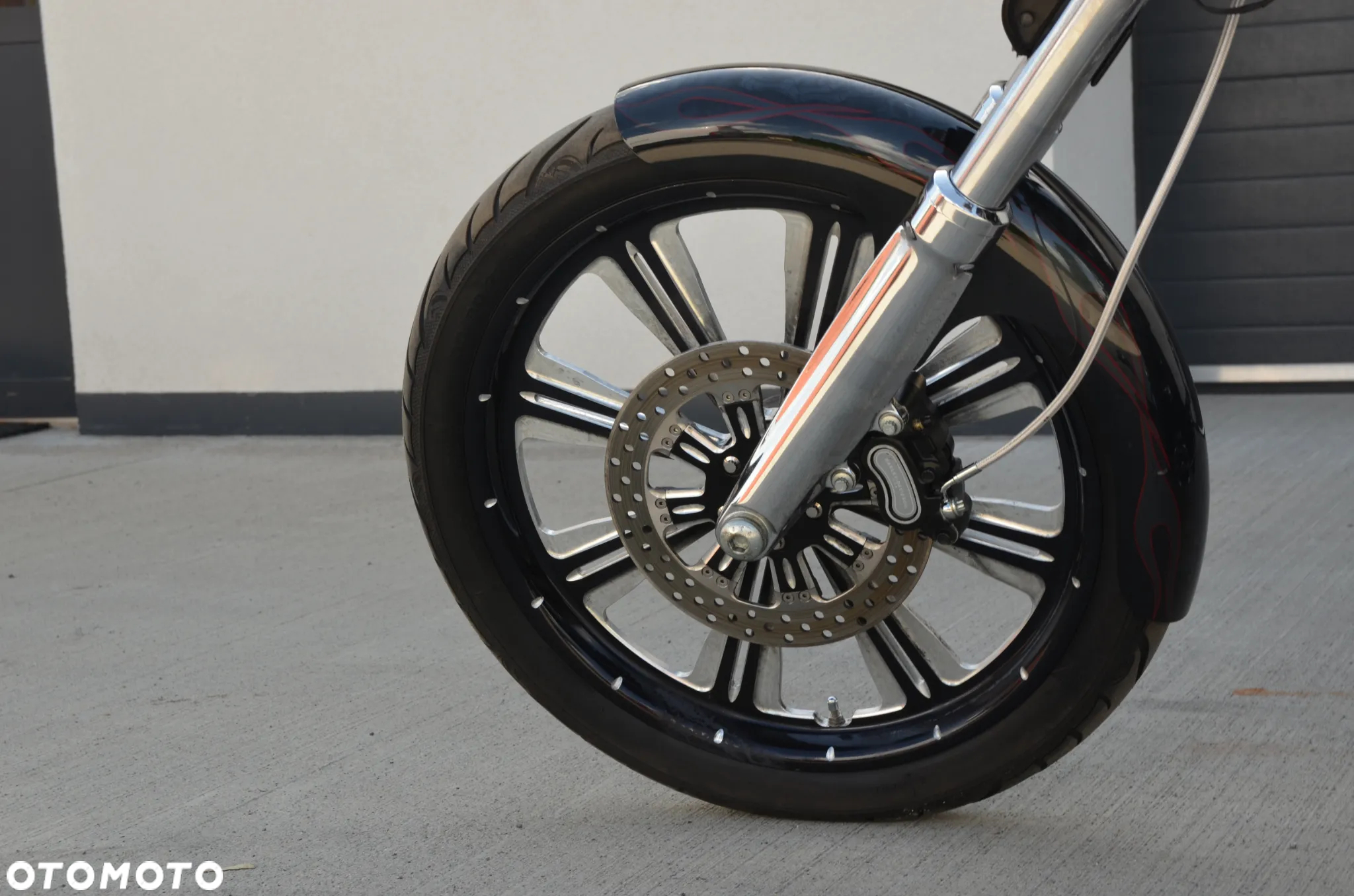 Harley-Davidson Softail Breakout - 11