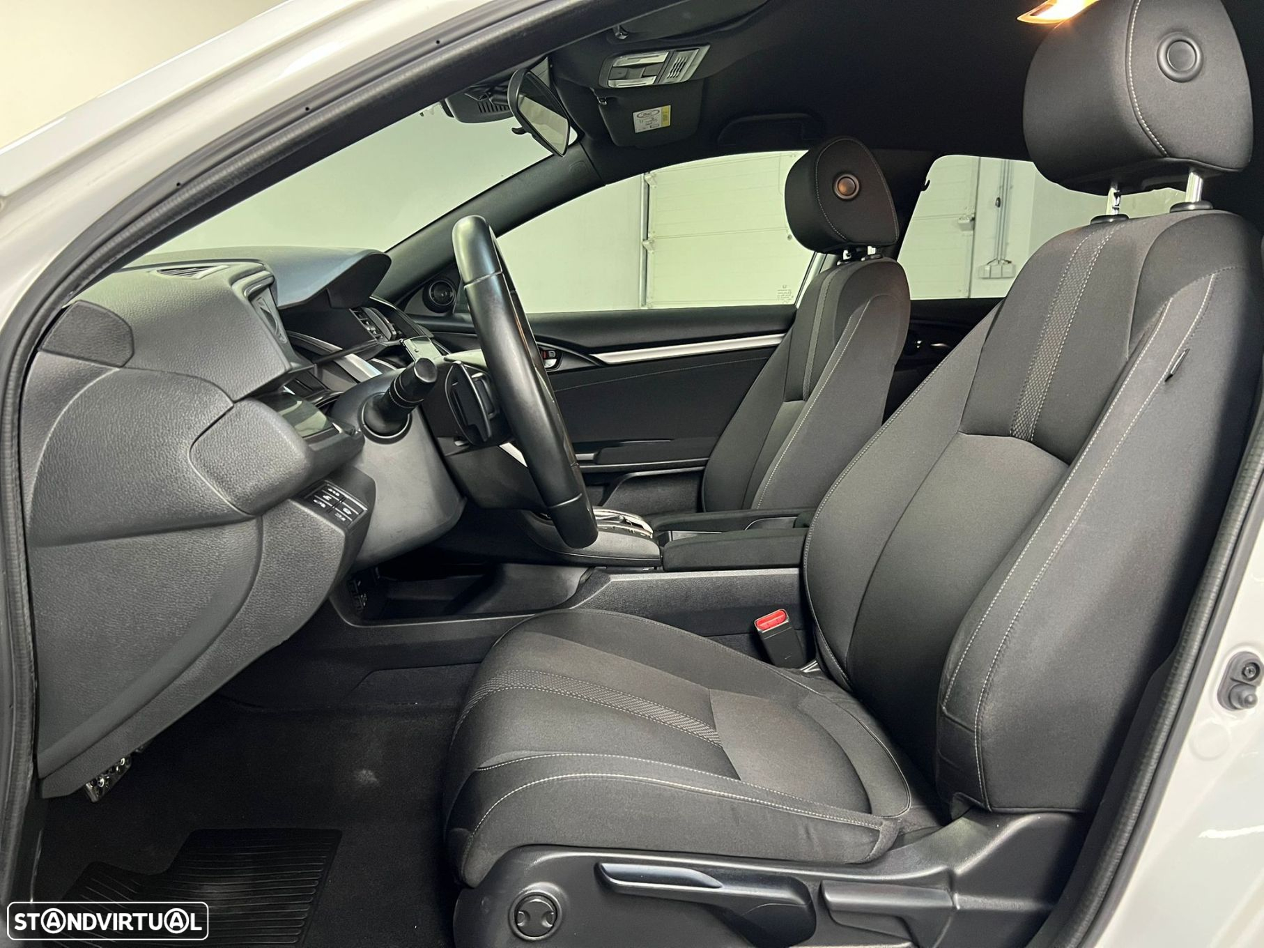 Honda Civic 1.0 i-VTEC Elegance CVT - 6