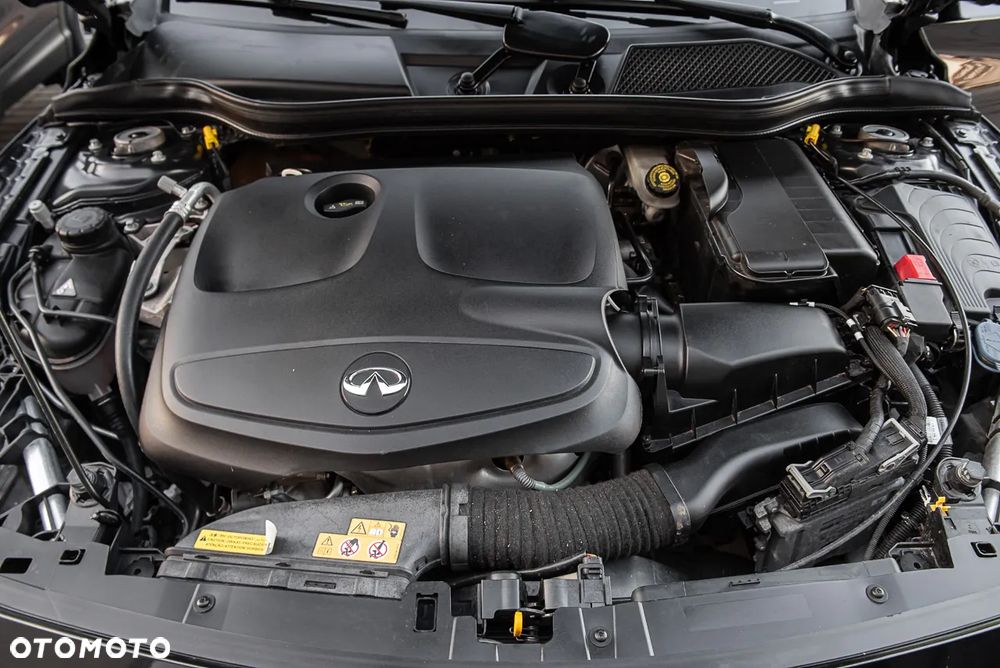 Infiniti Q30 1.6t Premium - 34