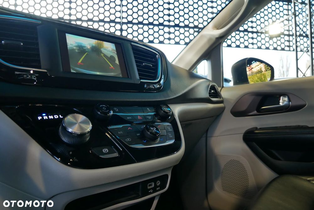 Chrysler Pacifica - 28