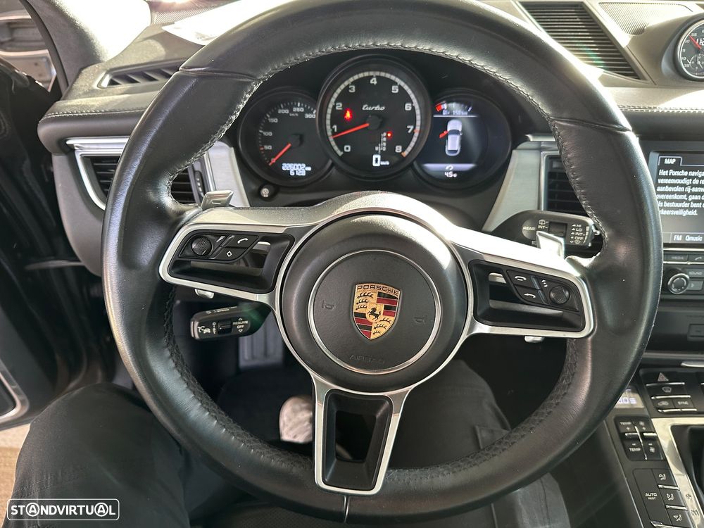 Porsche Macan Turbo - 23