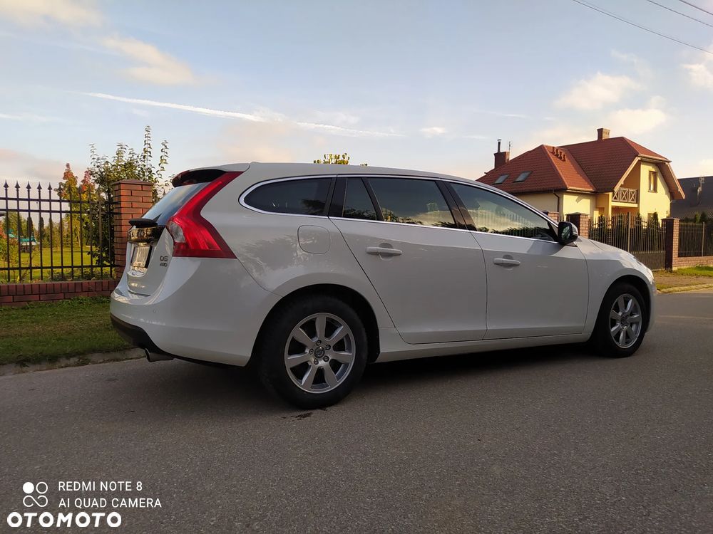 Volvo V60 D5 AWD Geartronic Summum - 11
