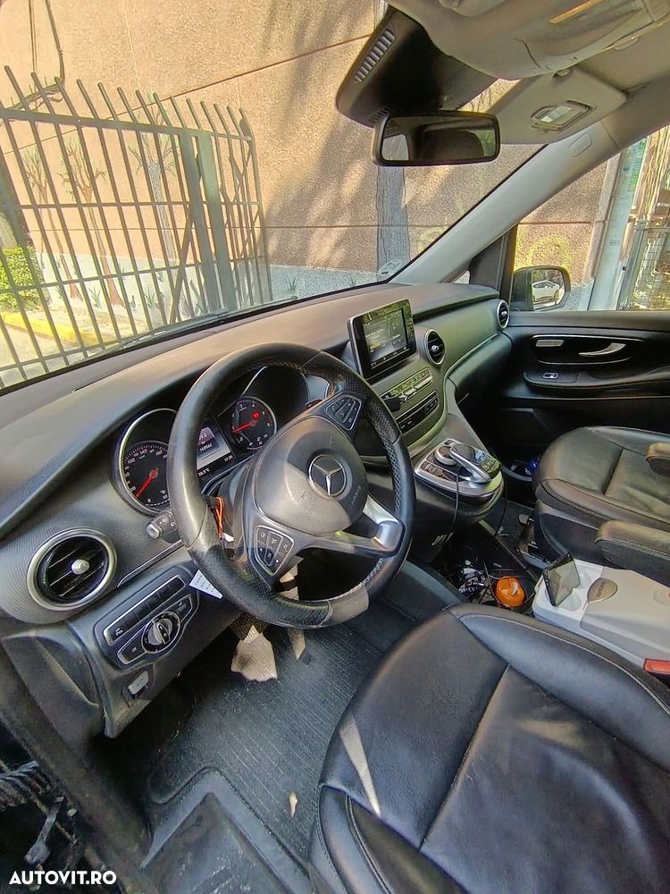 Mercedes-Benz V - 8