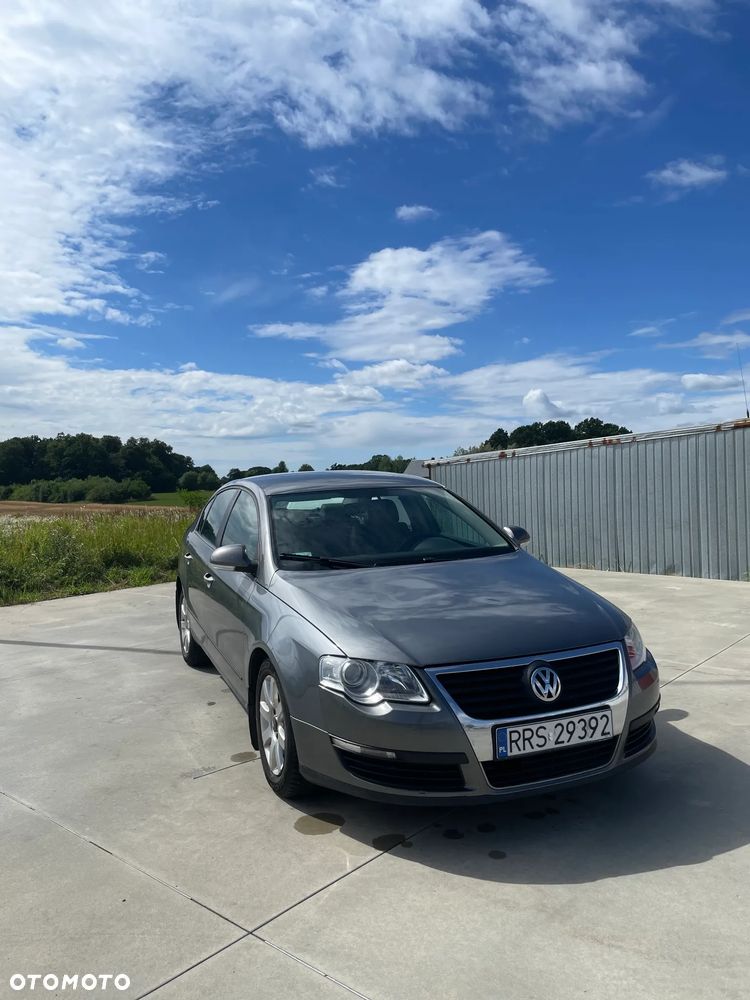 Volkswagen Passat - 14