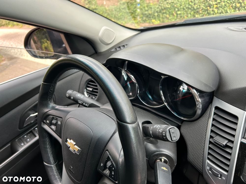 Chevrolet Cruze 1.8 LTZ - 29
