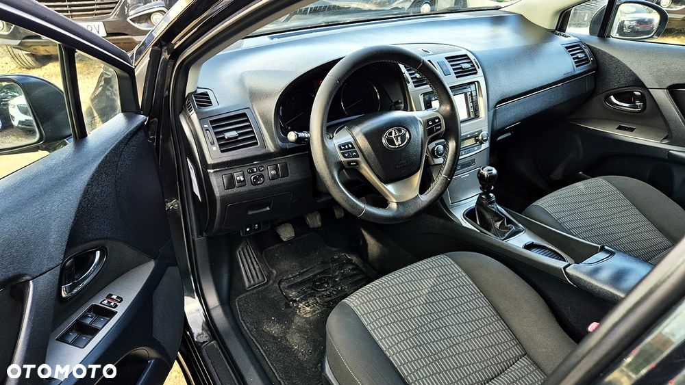 Toyota Avensis Touring Sports 1.8 Executive - 30
