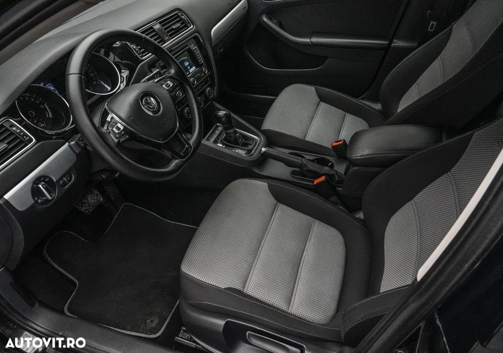 Volkswagen Jetta - 11