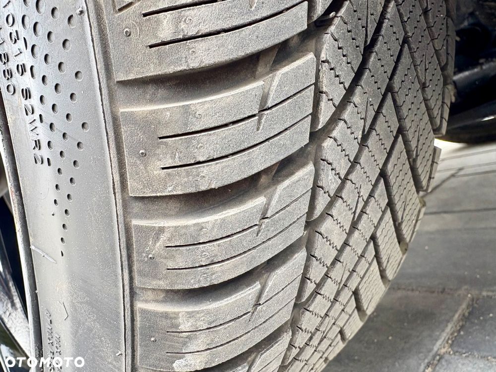 Toyota Yaris Hybrid 100 GR Sport - 28